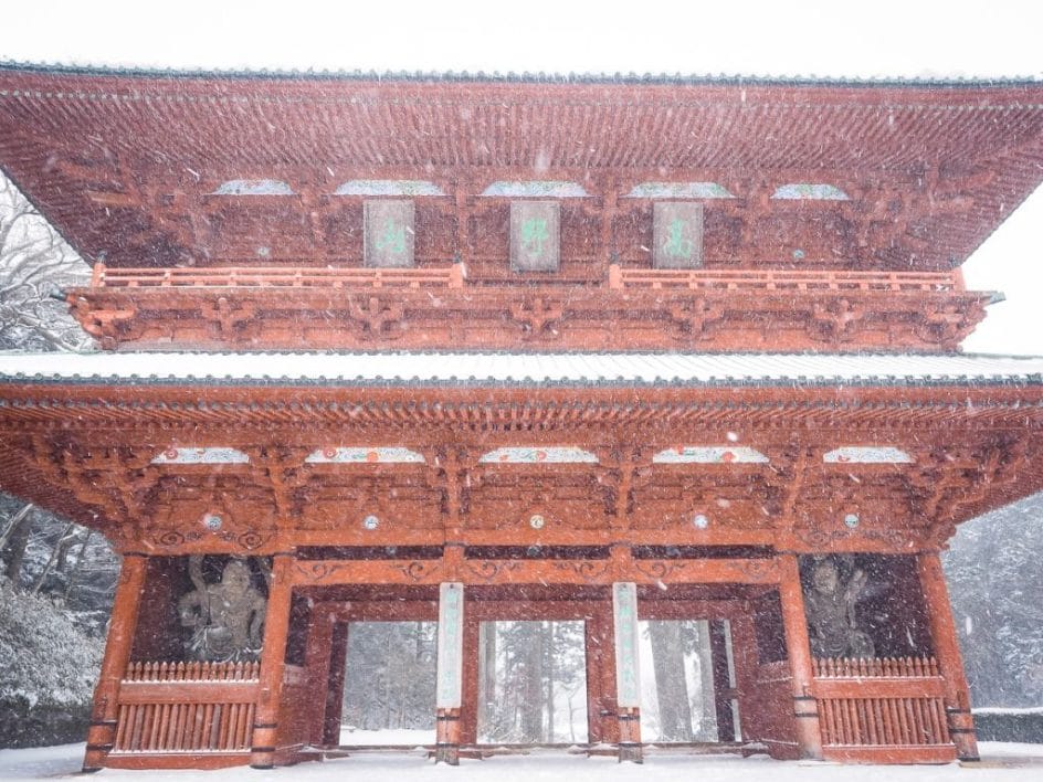 Daimon gate, Koyasan in a snow storm