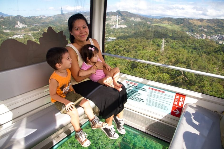 Riding the Maokong Gondola in Taipei with kids