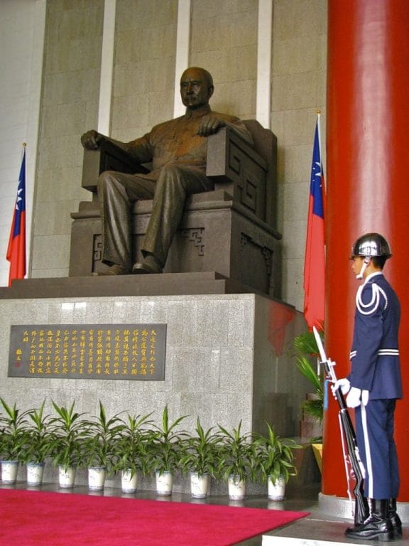 Standing guard, Sun Yat-sen Memorial Hall, Taipei