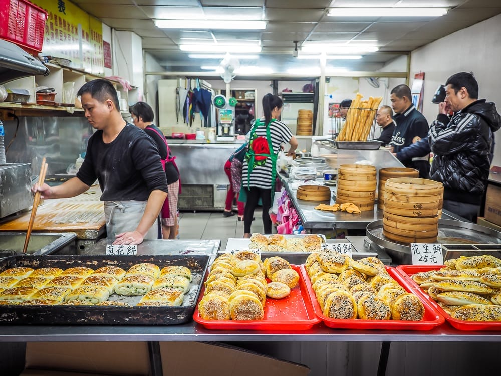 Taiwanese breakfast shop near Longshan Temple