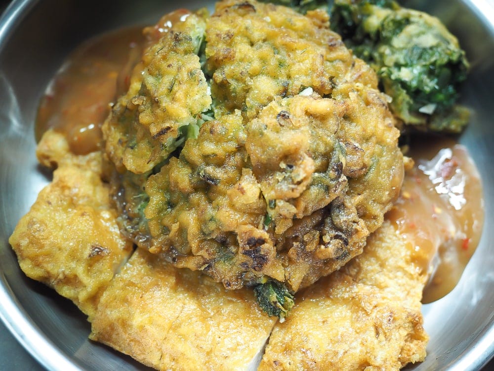 Fried oyser ball at Nanjichang Night Market