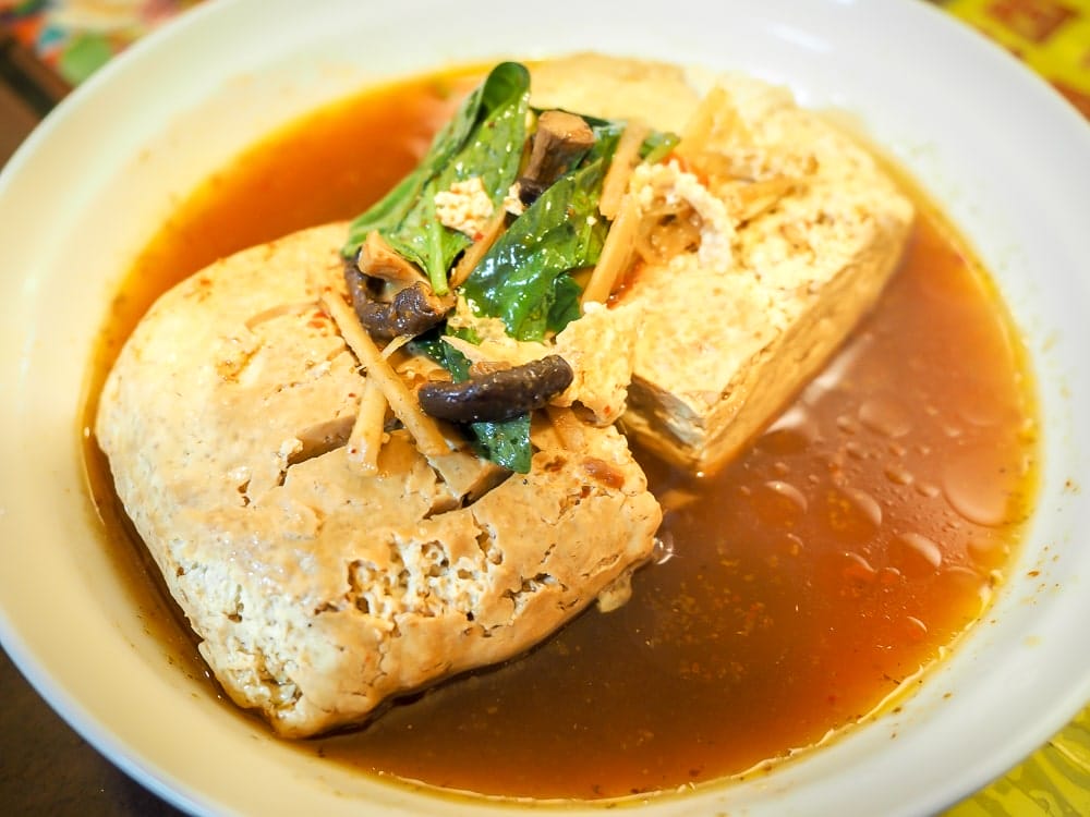 Smelly boss stinky tofu at Nanjichang Night Market