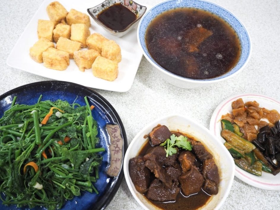 Tea-infused dishes at Ai Jiao Yi Tea Meals (愛嬌姨茶餐) at Luye Highland, Taitung, Taiwan