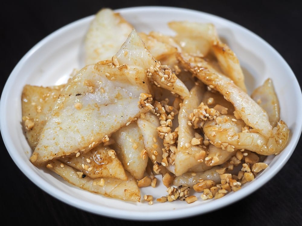 Baked babasi (烤粑粑絲/巴巴絲), a specialty of Yunnan, on Burma Street Taiwan