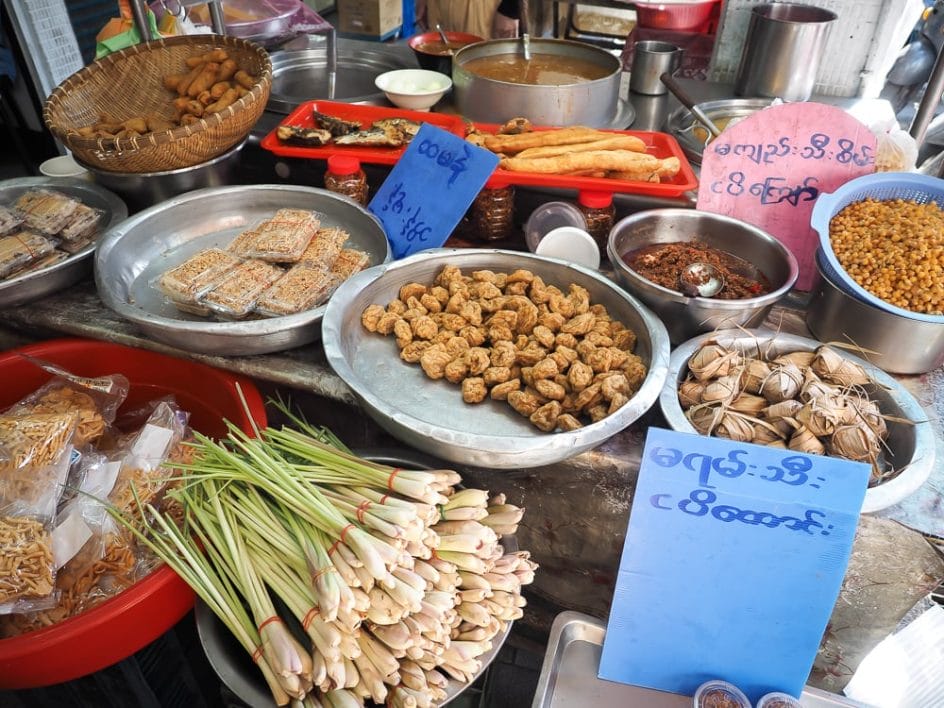 Food stall in front of Baogelai (包哥來) restaurant, Burma Street Nanshijiao