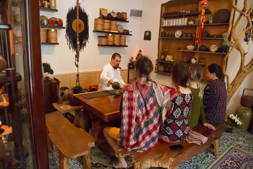 Wu De performing cha dao