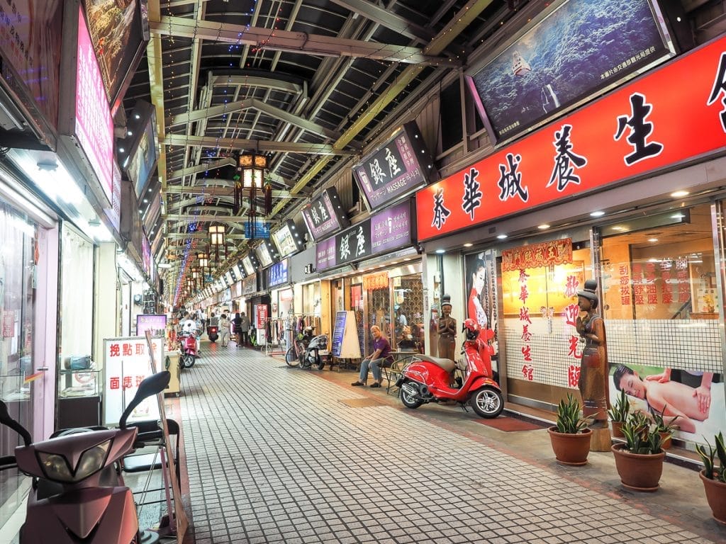 Huaxi Street Night Market, Taipei