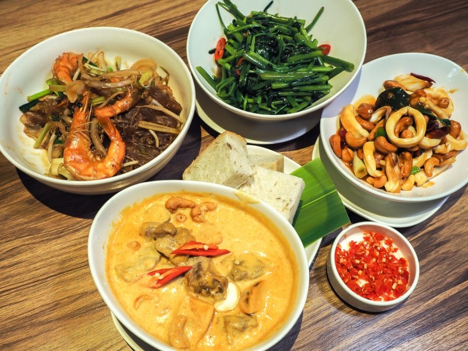 Delicious food at Jolly Brewery and Restaurant near Ximending