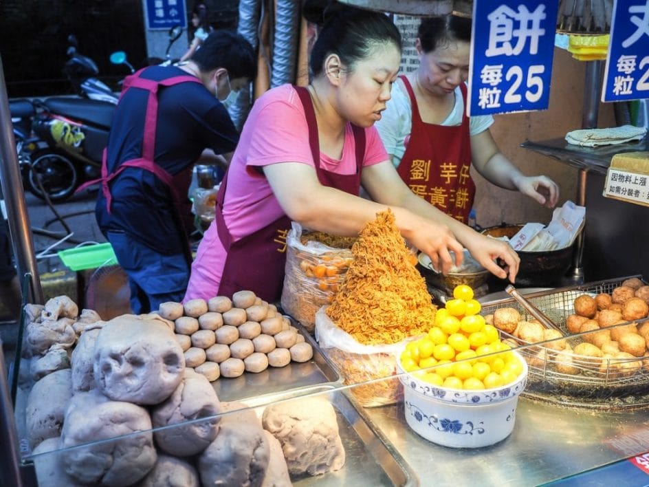 Liu Yu Zai deep fried taro balls at Ningxia Night Market in Taipei