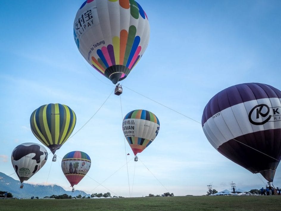 Learn how to ride a hot air balloon in Taiwan