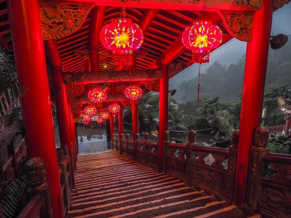 Quanhua Temple, Lion's Head Mountain at night
