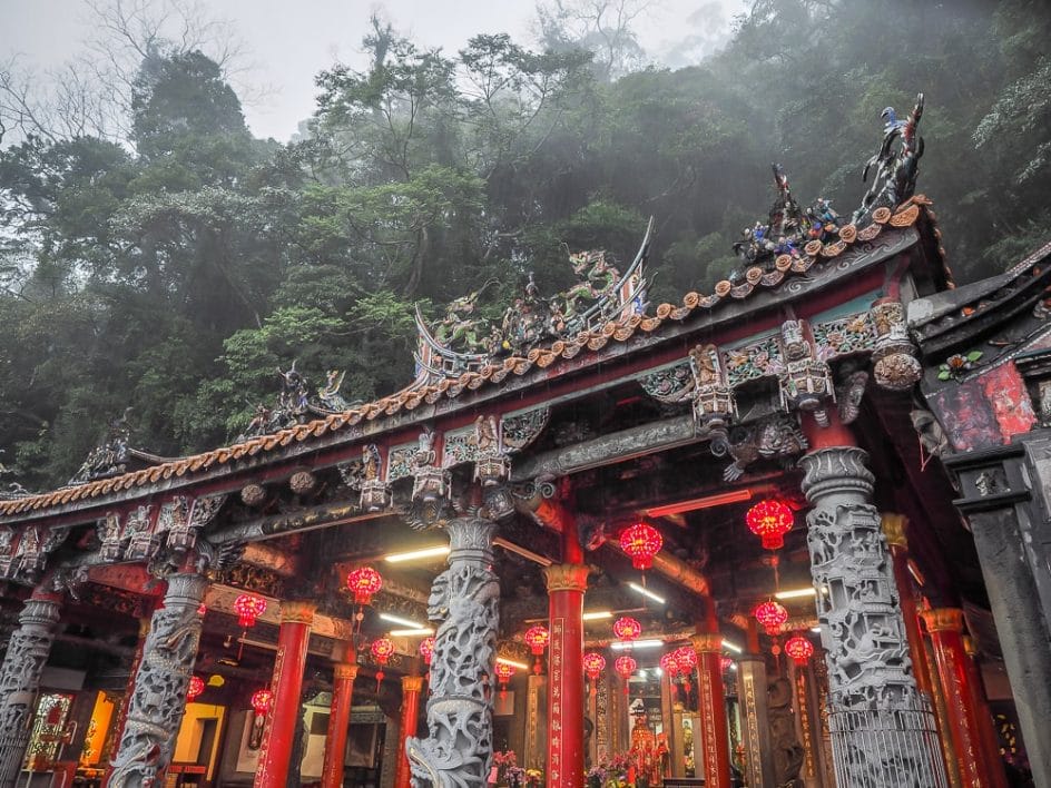 Quanhua Temple, Lion's Head Mountain in the rain