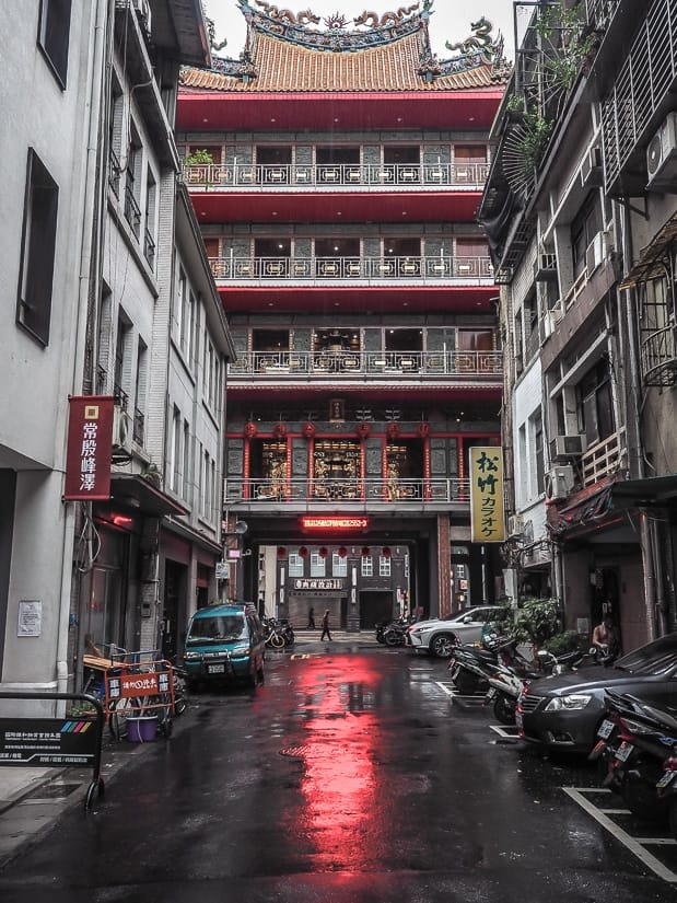  Fachukung Temple 法主公廟 in Dadaocheng, Taipei