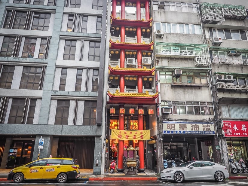 Skinny temple in Dadaocheng, Taipei