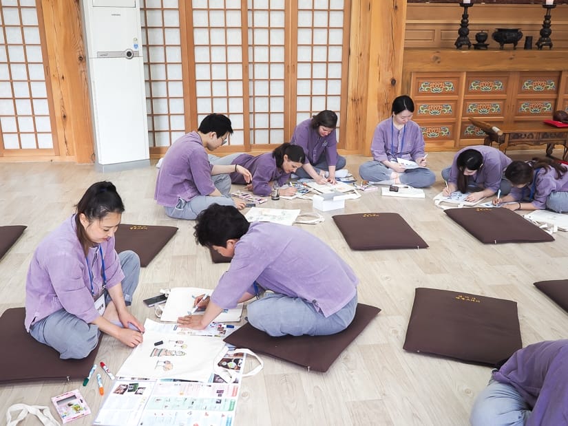 Beomeosa temple stay participants coloring cloth bags