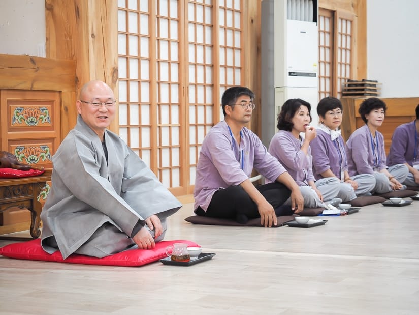 Tea ceremony at Beomeosa Temple