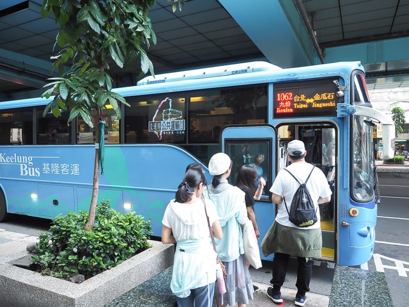 Bus 1063 from Taipei to Jiufen