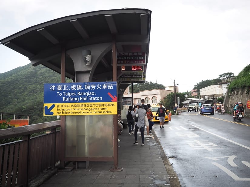 Bus stop at Jiufen for buses from Jiufen to Taipei, Ruifang, and Banqiao