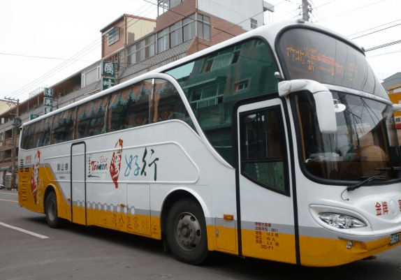 Taking the tourist shuttle bus in Taiwan