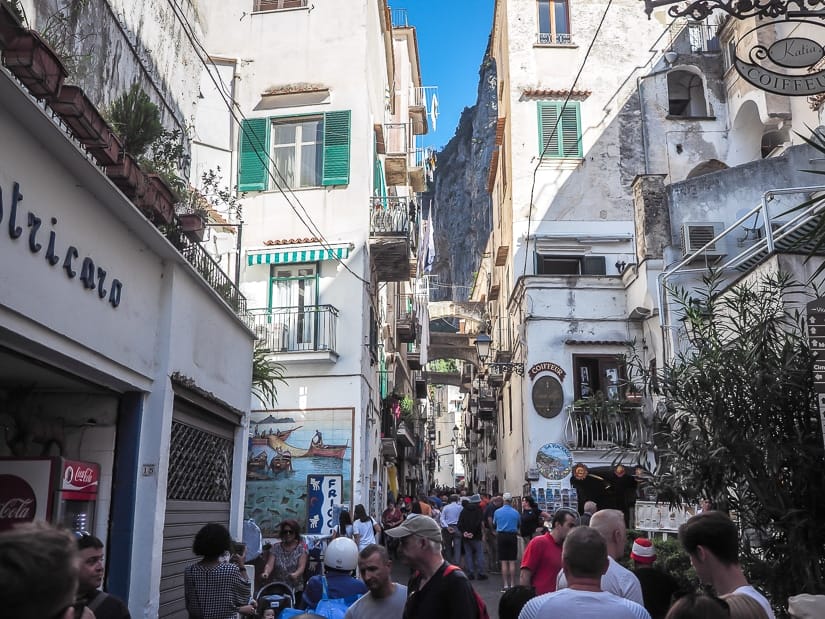 Is Amalfi coast family friendly? These are the typical crowds in Amalfi village