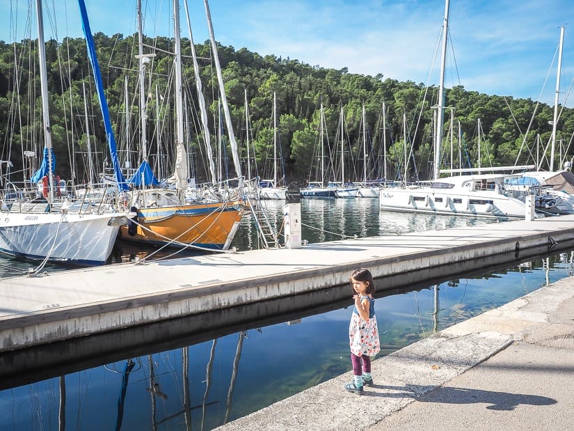Visiting Skradin with kids: a shot of my daughter by the Skradin marina