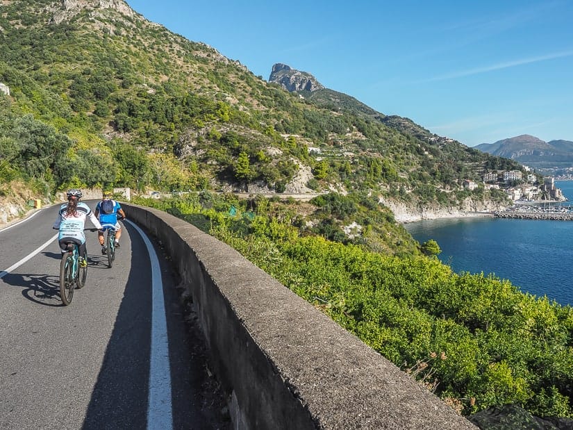 A couple cycling from Erchie to Cetara