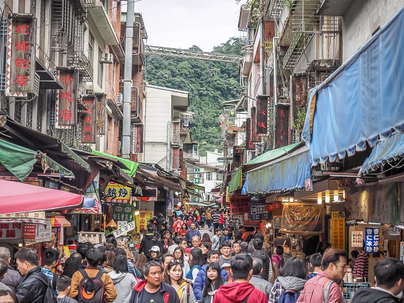 View of the crowds on Wulai Old Street (Wulai Market)