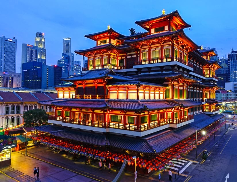 Buddha Tooth Relic Temple, the most important Chinese temple in Singapore