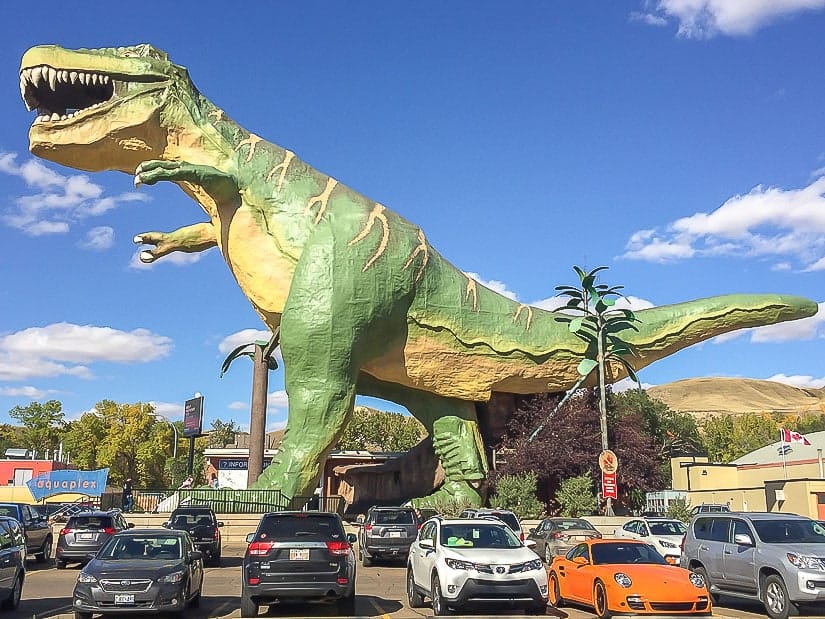 The World's Largest Dinosaur, the giant T-rex in Drumheller, with cars below it