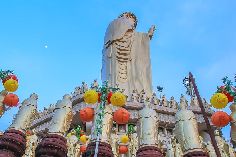 Fo Guang Shan Great Buddha statue at the Foguangshan headquaters