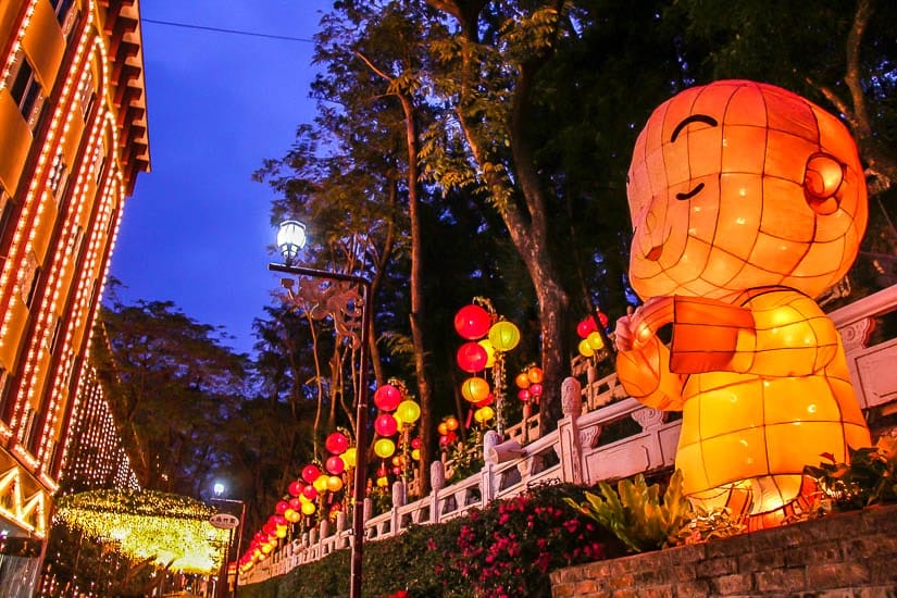 Lanterns at Foguangshan at night