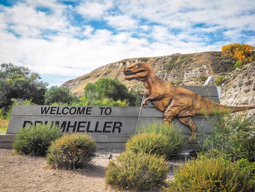Welcome to Drumheller Sign with dinosaur