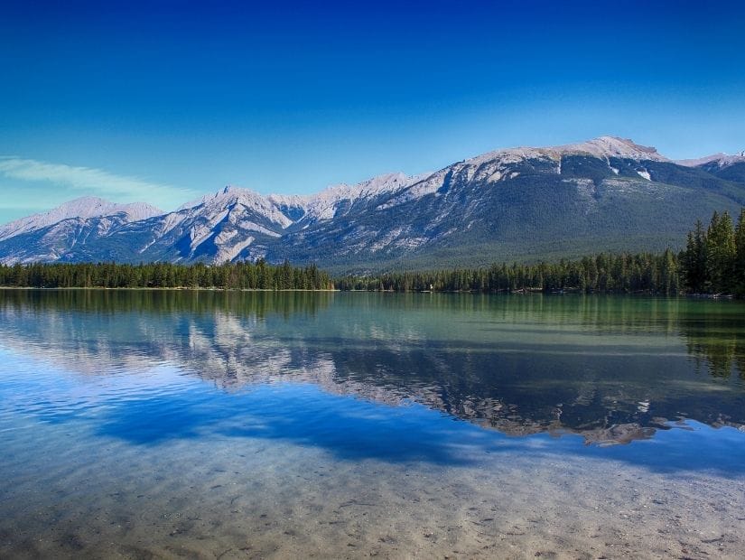 Lake Edith, one of the best lakes in Jasper for swimming, a stroll or water activities