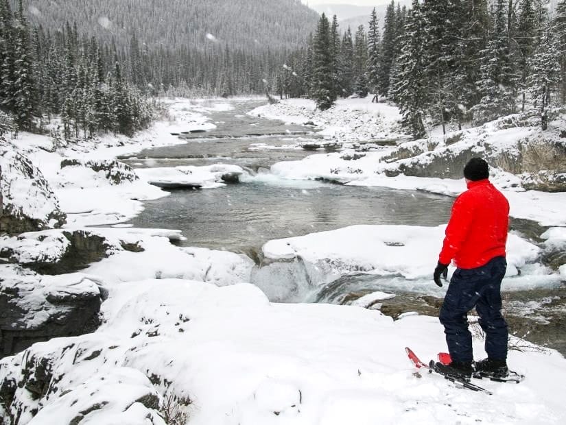 A man snowshoeing in Jasper