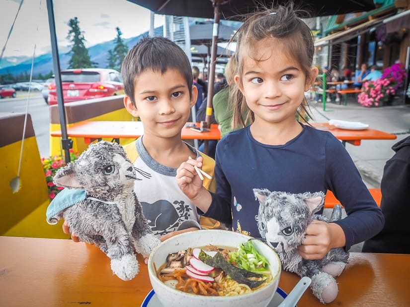 Two kids eating noodles on the patio at Jasper Brewery