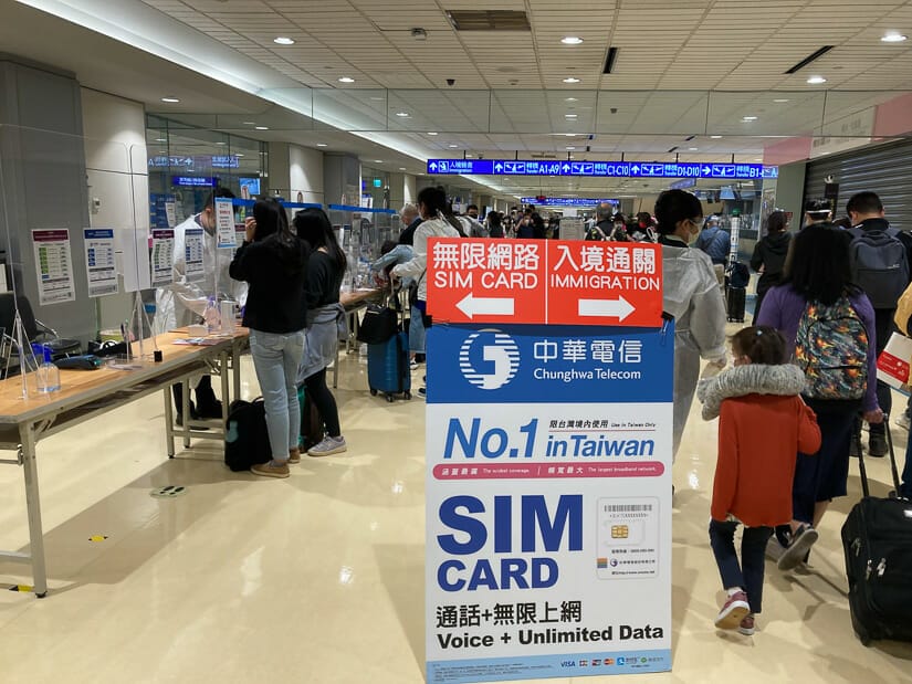 People lining up to buy a SIM card at Taiwan Taoyuan International Airport