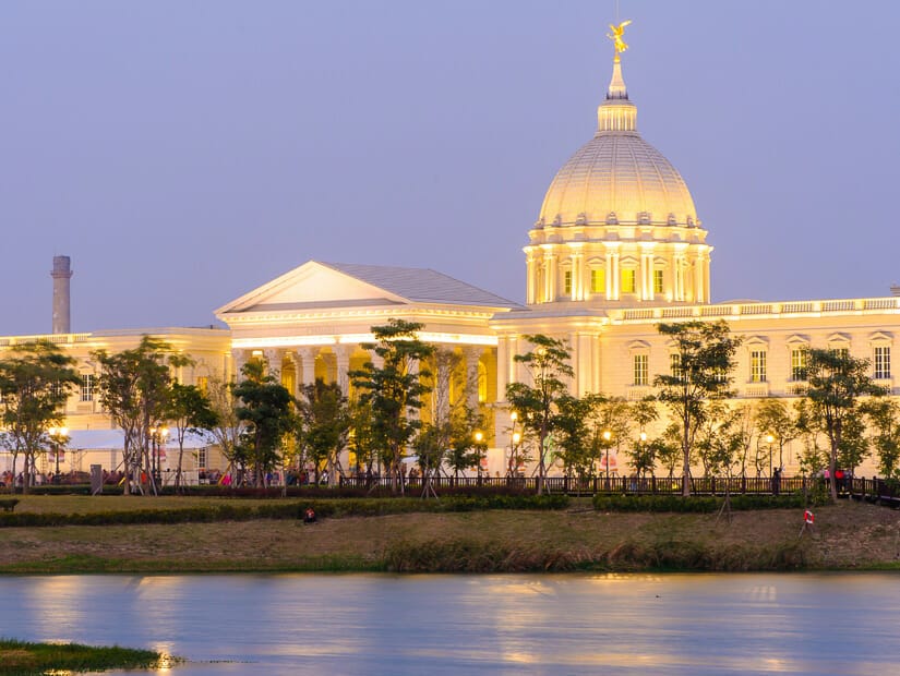 View of a giant museum that looks like the whitehouse, but is actually Chimei Museum in Tainan