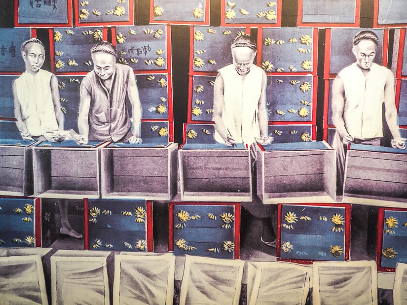 A color photograph of merchants in Anping in the late 1800s selling products