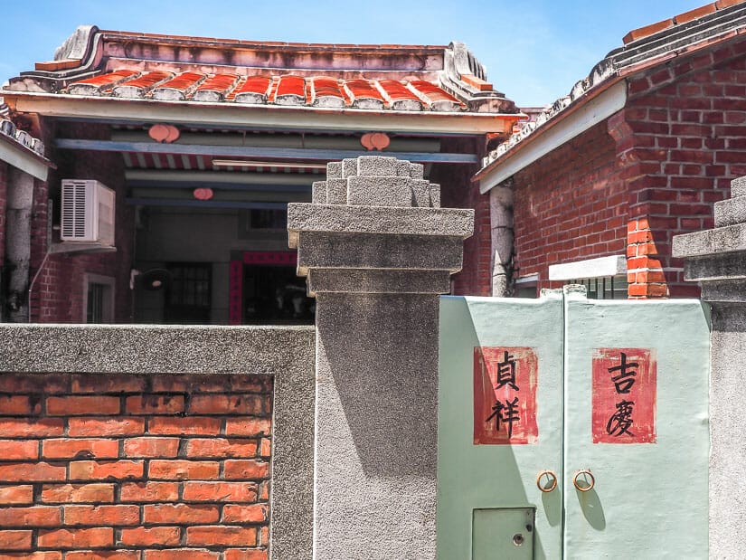 The gate and rooftop of a traditional house in Anping