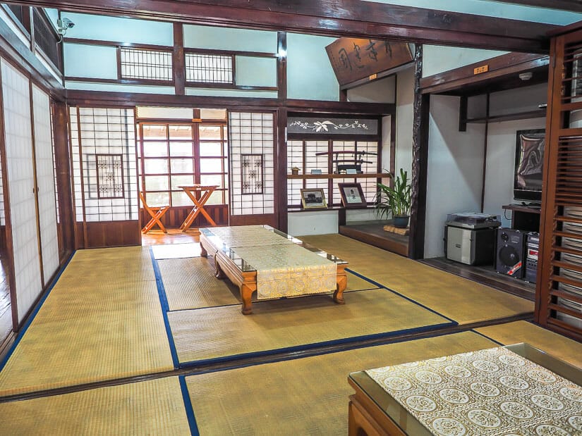 The inside of Lukang Museum of History, a Japanese-style home with sliding doors and traditional tatami mats