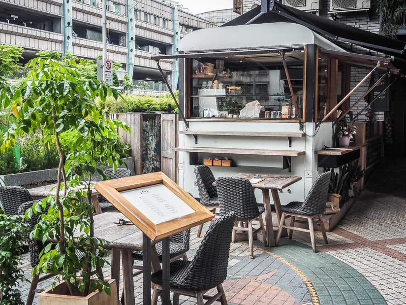 A small outdoor kiosk selling coffee and ice cream at Addiction Aquatic Development Taipei