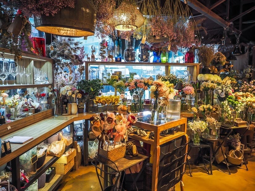 A display of fresh and dried flowers in Addiction Aquatic Taipei