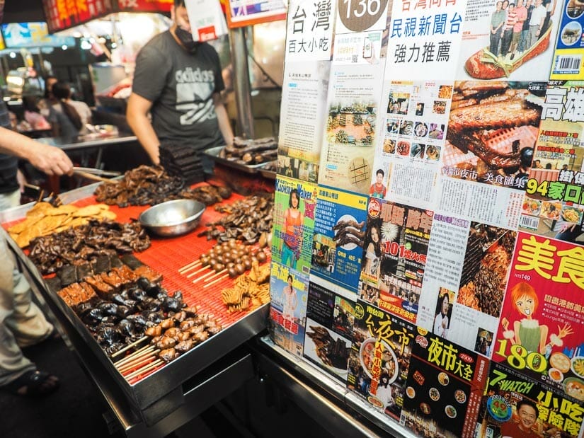 A famous luwei stall in Liuhe Night Market