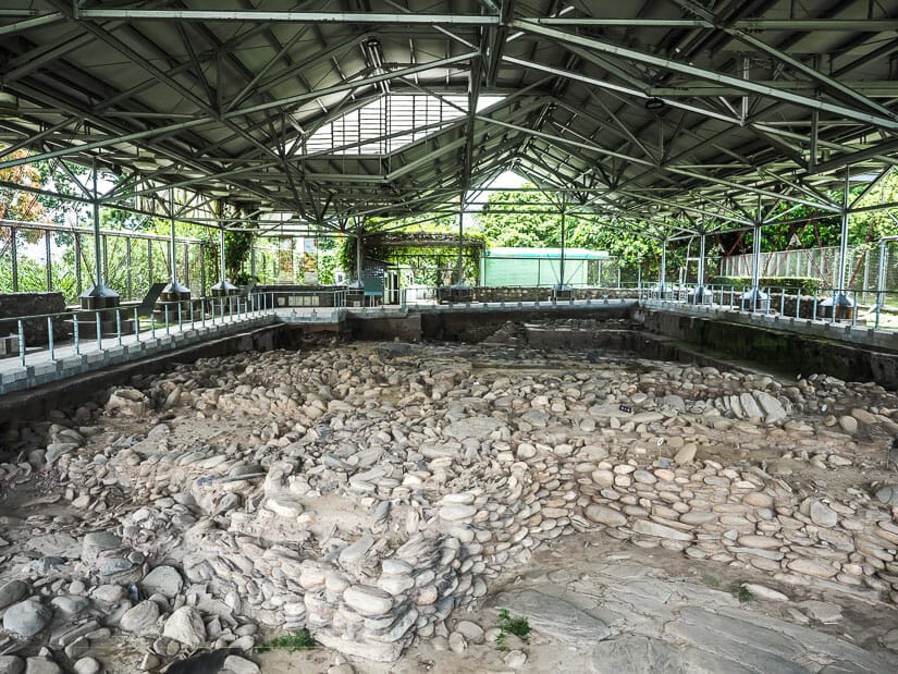 A large archaeological dig site covered with a roof and located near the Taitung train station