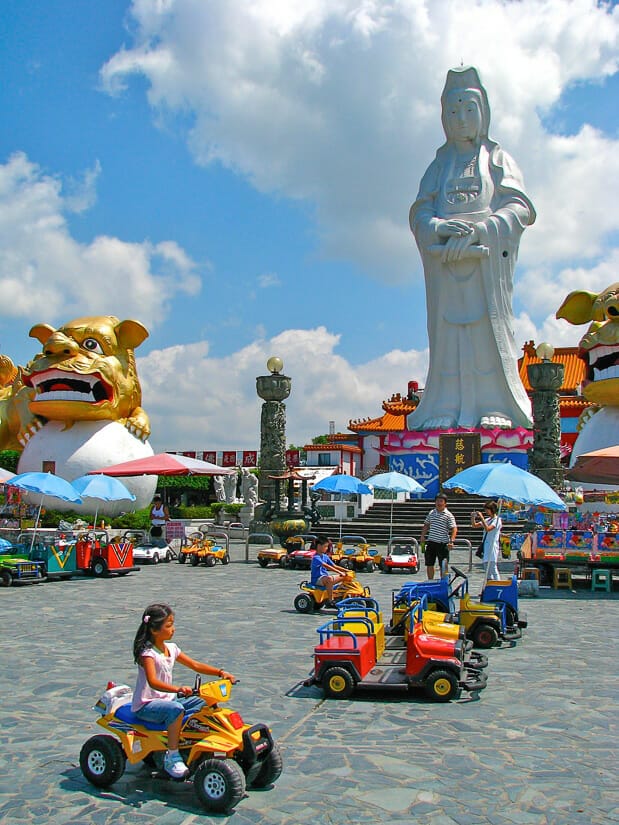 White kuanyin statue and children's amusement park in Keelung