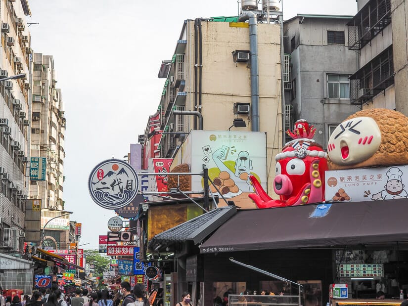 Yizhong Street Night Market in Taichung