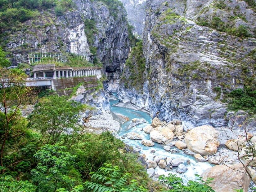 A view of Taroko Gorge and a tunnel on its highway