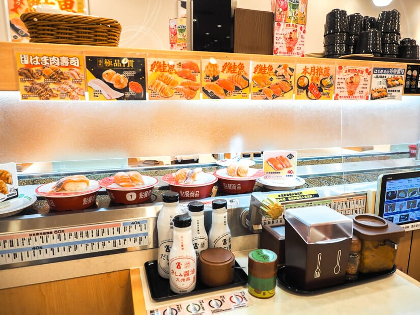A conveyor belt of sushi at Hama Sushi in Taipei