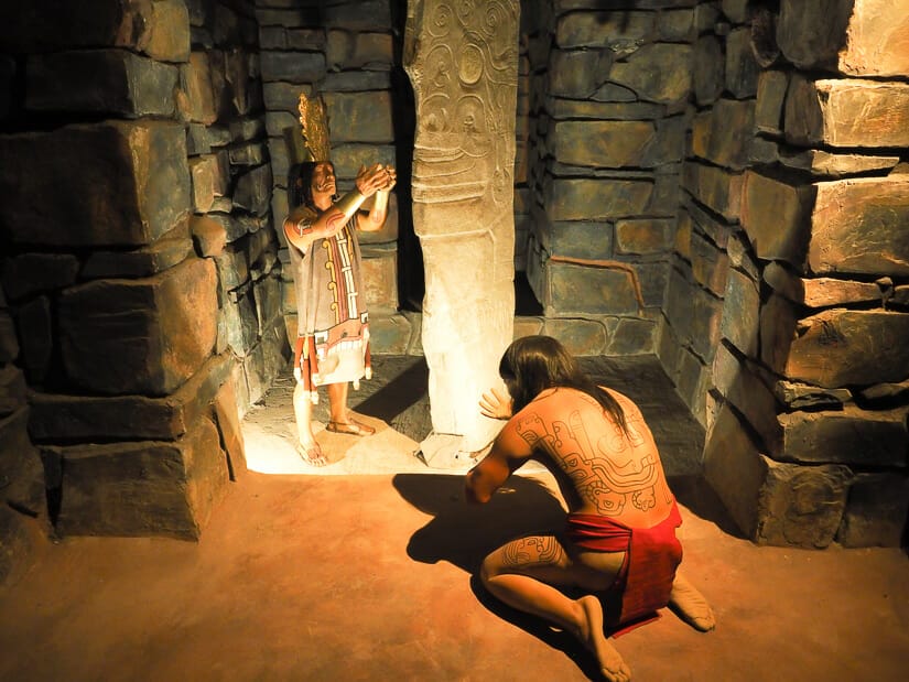 Two models inside Museo Inkariy set up to look like a king and worshipper doing a ceremony in ancient times