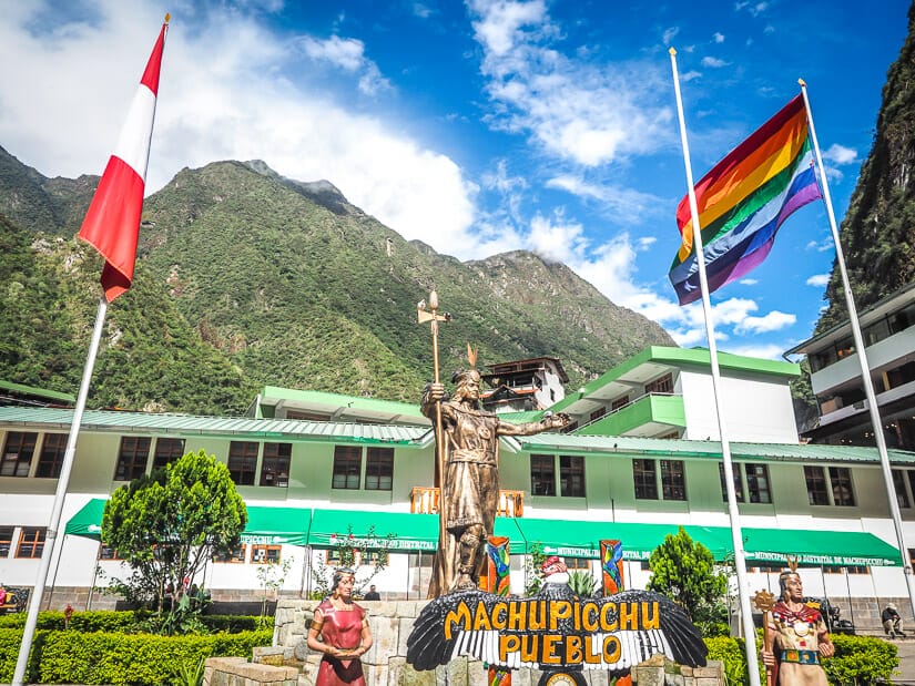 Statue of Pachacutec in Aguas Calientes with the Inca flag